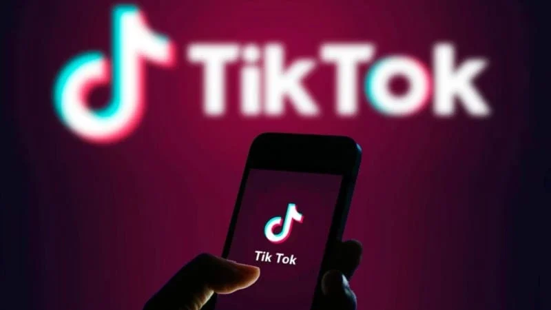 Quảng cáo TikTok là những chiến lược tiếp thị trả phí mà bạn có thể sử dụng để quảng bá sản phẩm, dịch vụ hoặc nội dung trên Tiktok